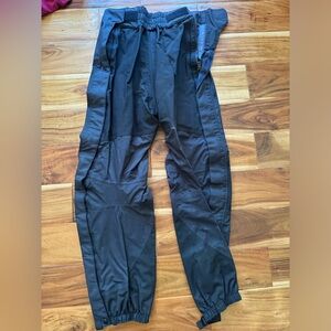 Patagonia women’s 6 ski pants, color black
